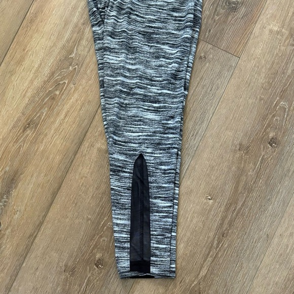 No Boundaries Women’s‎ Black White Gray Leggings Size Large Soft Stretchy - Picture 3 of 8